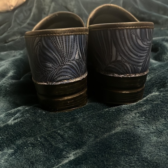 Dansko size 42 clogs in blue swirl pattern - Picture 3 of 4
